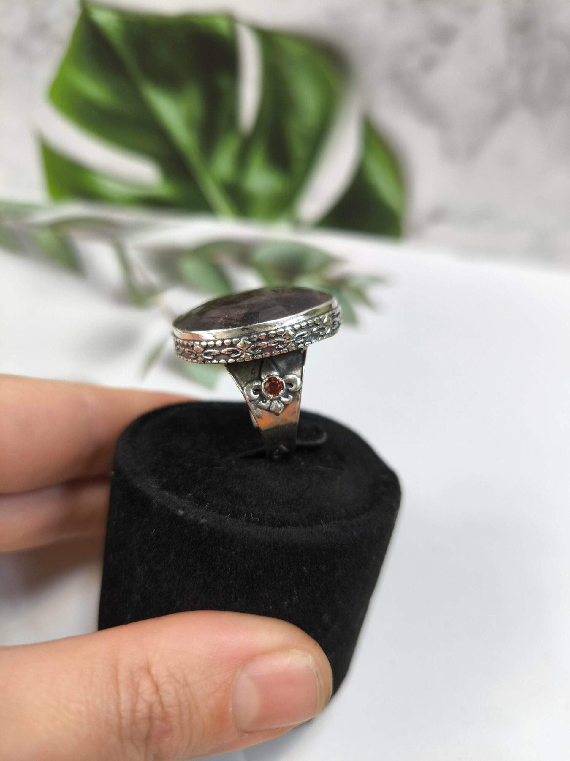 Крупный Сапфир